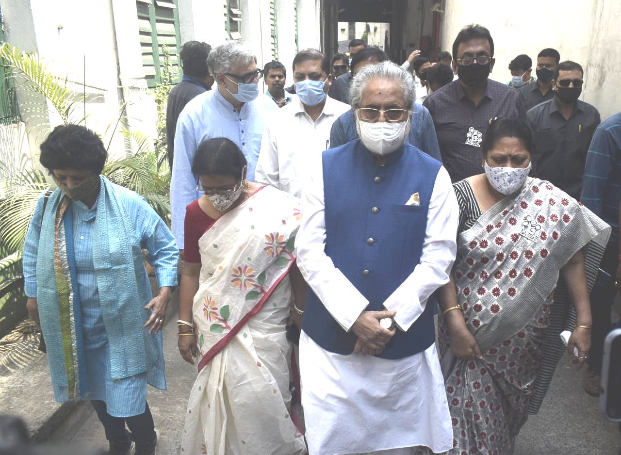 बंगाल चुनाव 2021 Updates: पहले चरण में 191 कैंडिडेट्स की किस्मत EVM में बंद, 80% से ज्यादा वोटिंग, छिटपुट हिंसा  