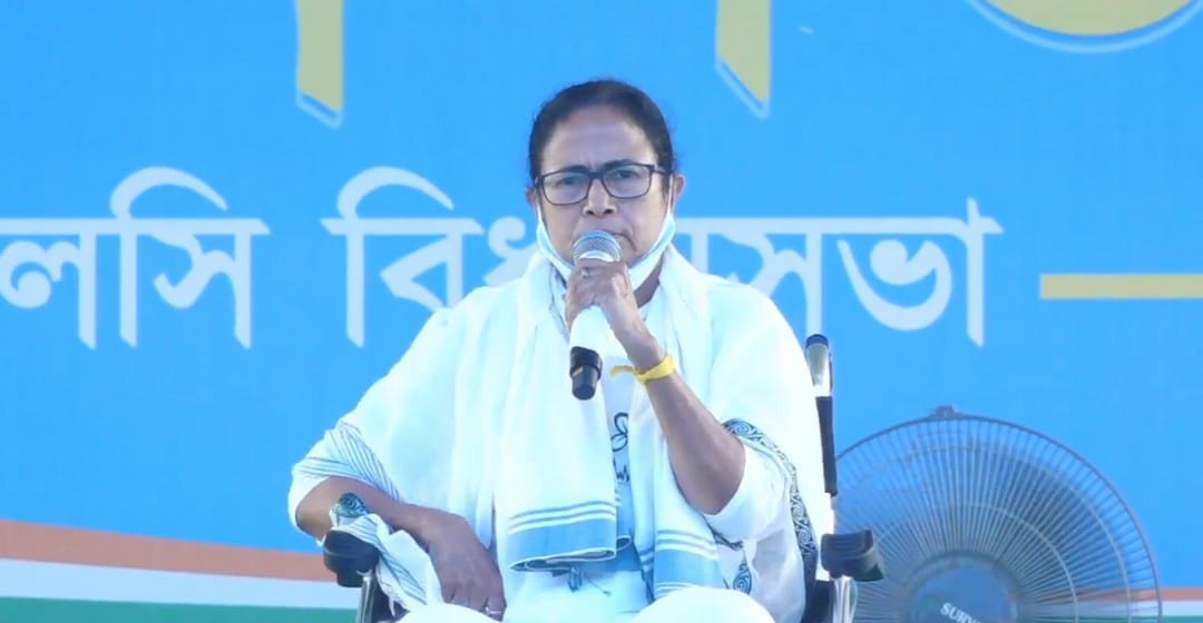 PM Modi Rally LIVE: आसनसोल के बाद अब गंगारामपुर में पीएम मोदी का ममता पर निशाना, कहा- 'दीदी को गंगा और राम दोनों से नफरत'