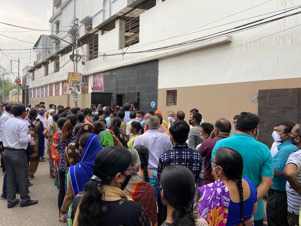 बंगाल चुनाव का चौथा चरण: कूचबिहार में 5 लोगों की मौत, भाजपा सांसद पर हमला के साथ 44 सीटों पर संपन्न हुआ मतदान