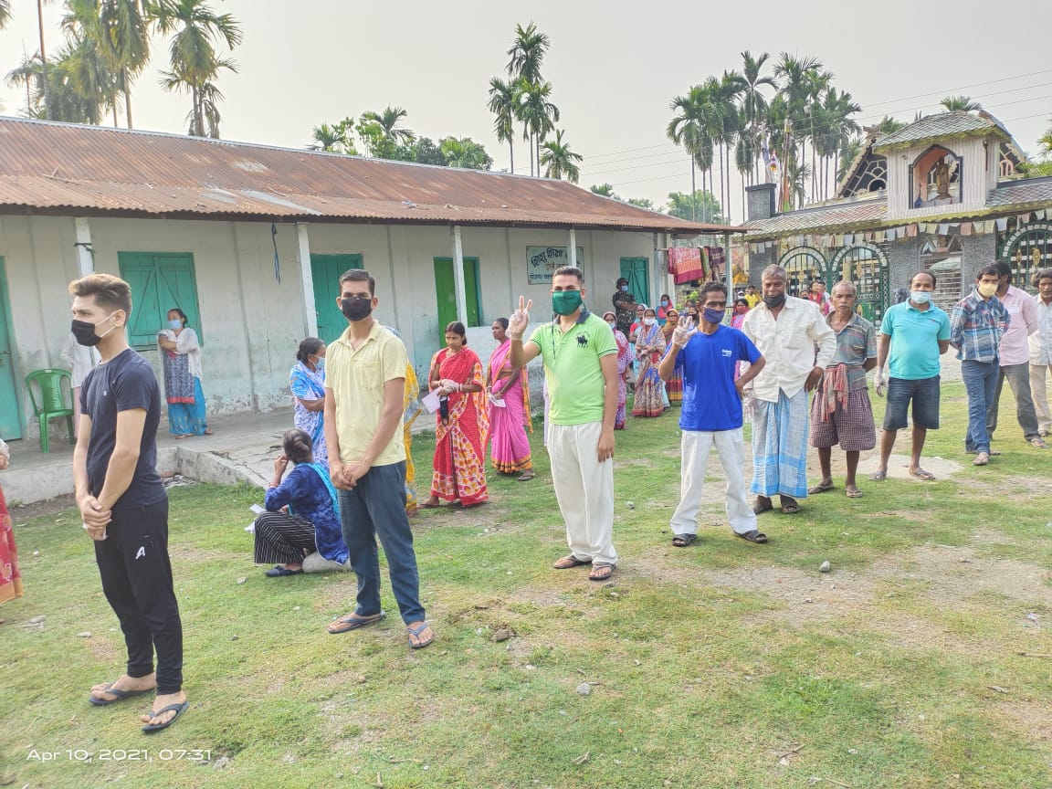 बंगाल चुनाव का चौथा चरण: कूचबिहार में 5 लोगों की मौत, भाजपा सांसद पर हमला के साथ 44 सीटों पर संपन्न हुआ मतदान