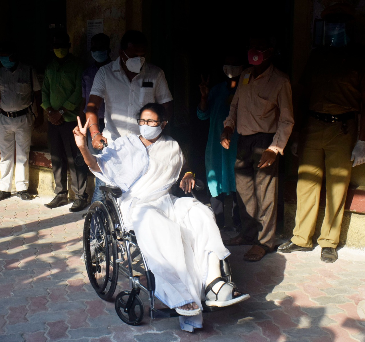 बंगाल चुनाव 2021 के सातवें चरण में 75.06 फीसदी वोटिंग, मुर्शिदाबाद में 80.30, दक्षिण कोलकाता में 59.91 फीसदी