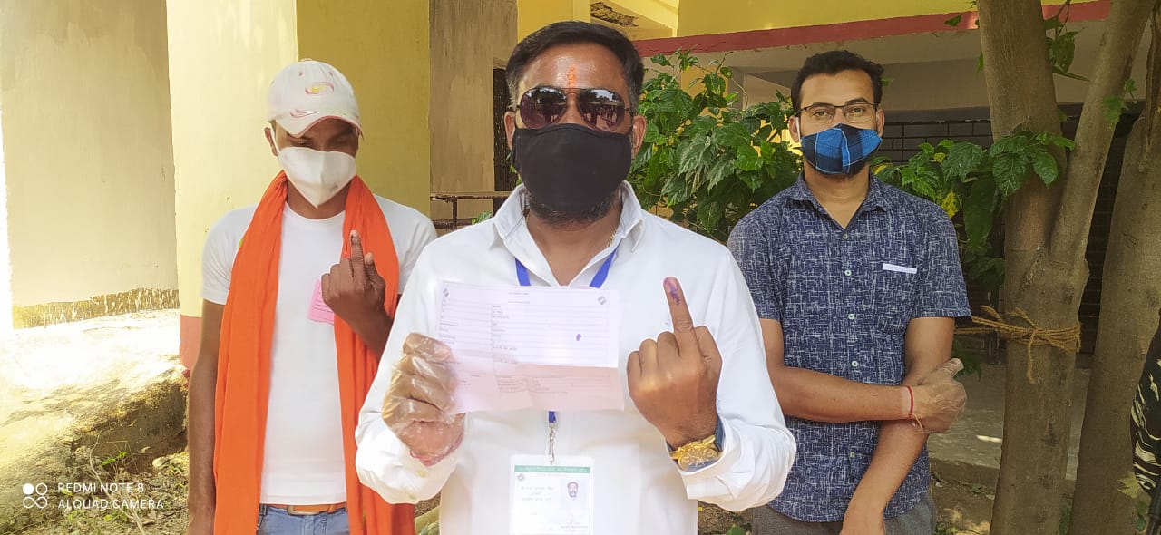 Madhupur By Election 2021 LIVE : कोरोना के बढ़ते संक्रमण के बीच मधुपुर उपचुनाव संपन्न, प्रत्याशियों की किस्मत EVM में लॉक, 2 मई को काउंटिंग