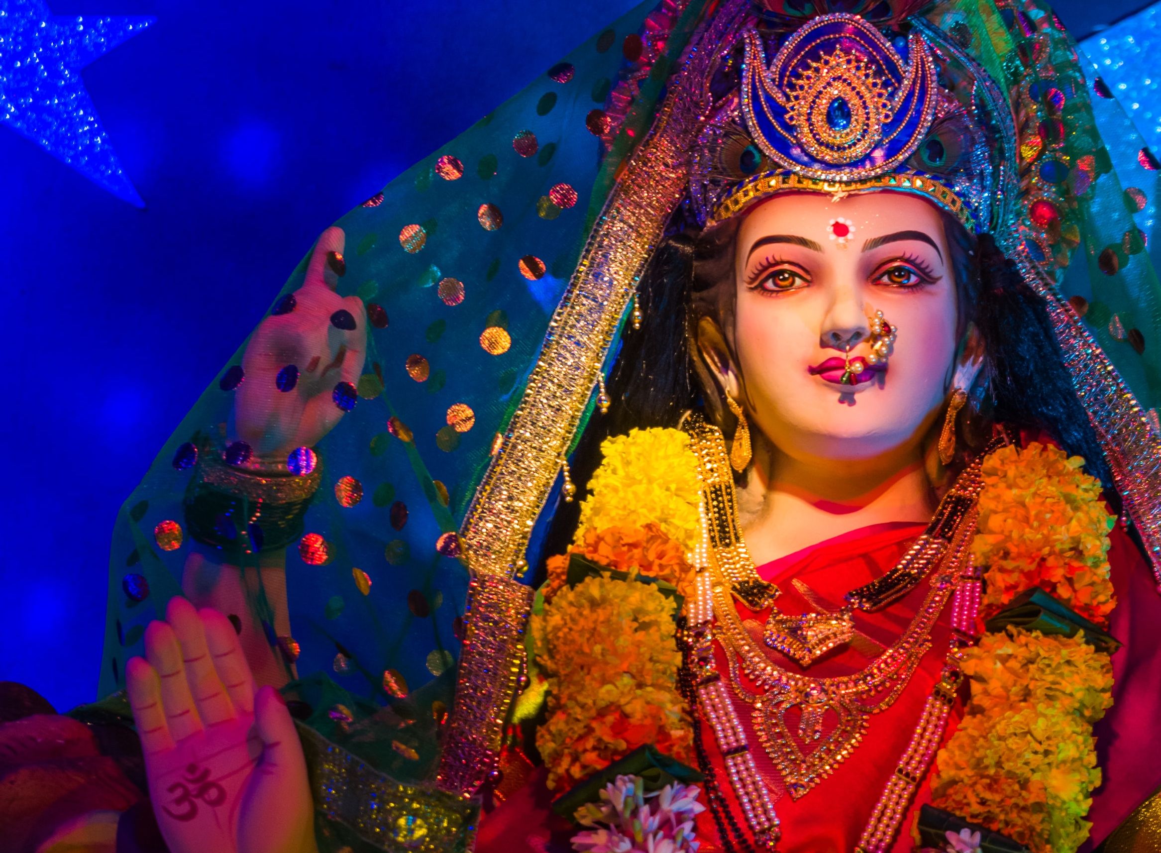 Chaitra Navratri 2021 Ki Shubhkamnaye: लाल रंग की चुनरी से सजा मां का दरबार...अपने दोस्तों और रिश्तेदारों को यहां से भेजे  चैत्र नवरात्र की शुभकामनाएं 