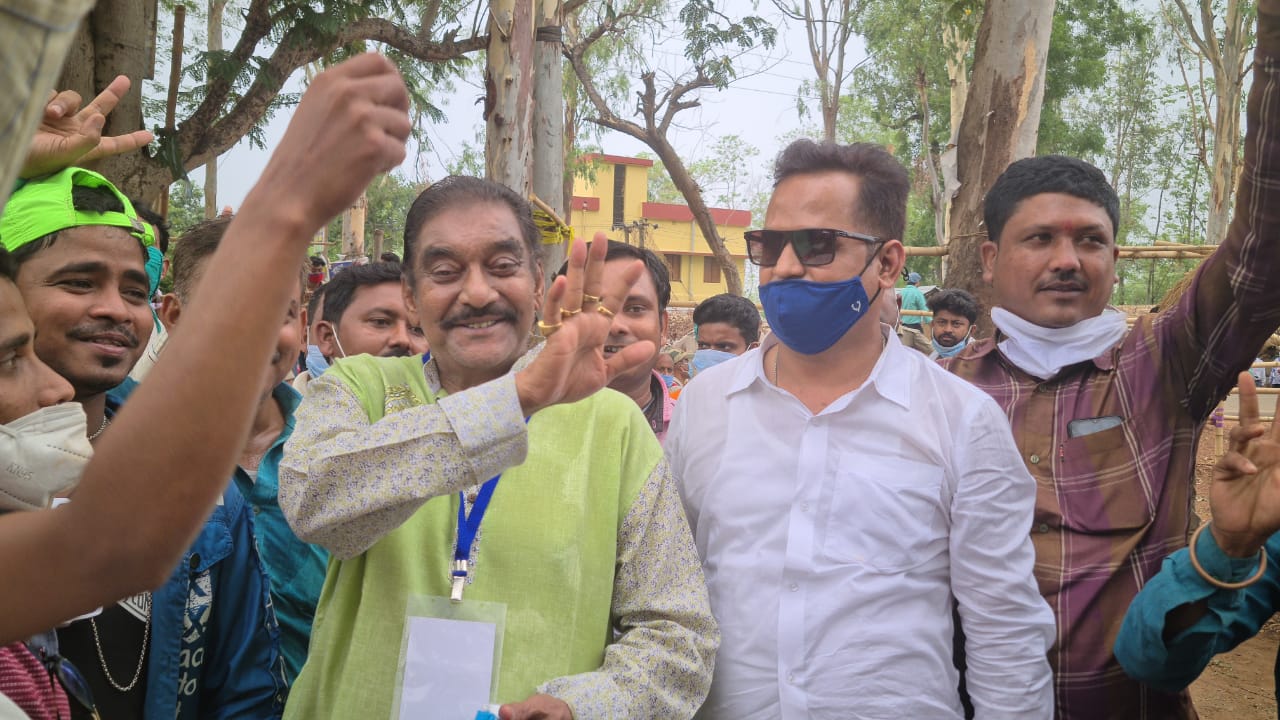 Bengal Vidhan Sabha Chunav Results 2021 Updates: TMC ने 212, BJP ने जीती 78 सीटें, मुस्लिम बहुल मालदा में भगवा दल के 4 उम्मीदवार जीते