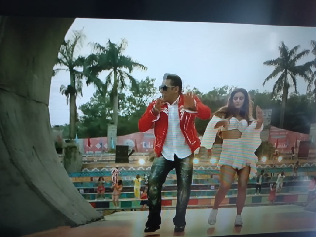 Salman Khan Radhe Movie Review Updates : सलमान खान की फिल्म 'राधे' रिलीज, सोशल मीडिया पर मिल रहे ऐसे रिएक्शन 