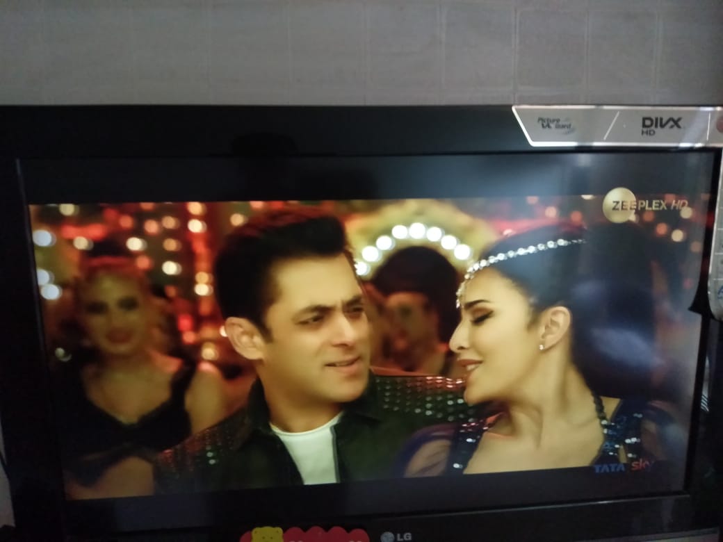 Salman Khan Radhe Movie Review Updates : सलमान खान की फिल्म 'राधे' रिलीज, सोशल मीडिया पर मिल रहे ऐसे रिएक्शन 