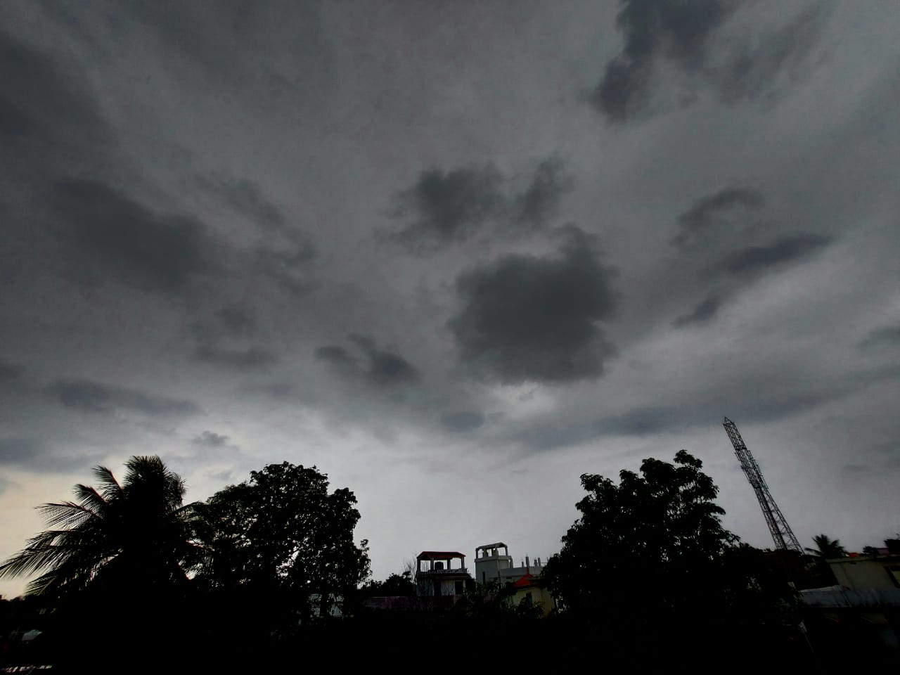 Yaas Cyclone, Bihar Weather Forecast LIVE Updates: बिहार के कई इलाकों भारी बारिश, सात जिले यलो अलर्ट और बाकी रेड अलर्ट पर, हेल्पलाइन नंबर जारी