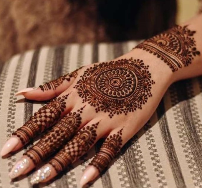 Happy Hariyali Teej 2021: हरियाली तीज पर लगाएं ये Latest Mehndi Designs, जानें कौन सबसे ज्यादा जचेगा आप पर