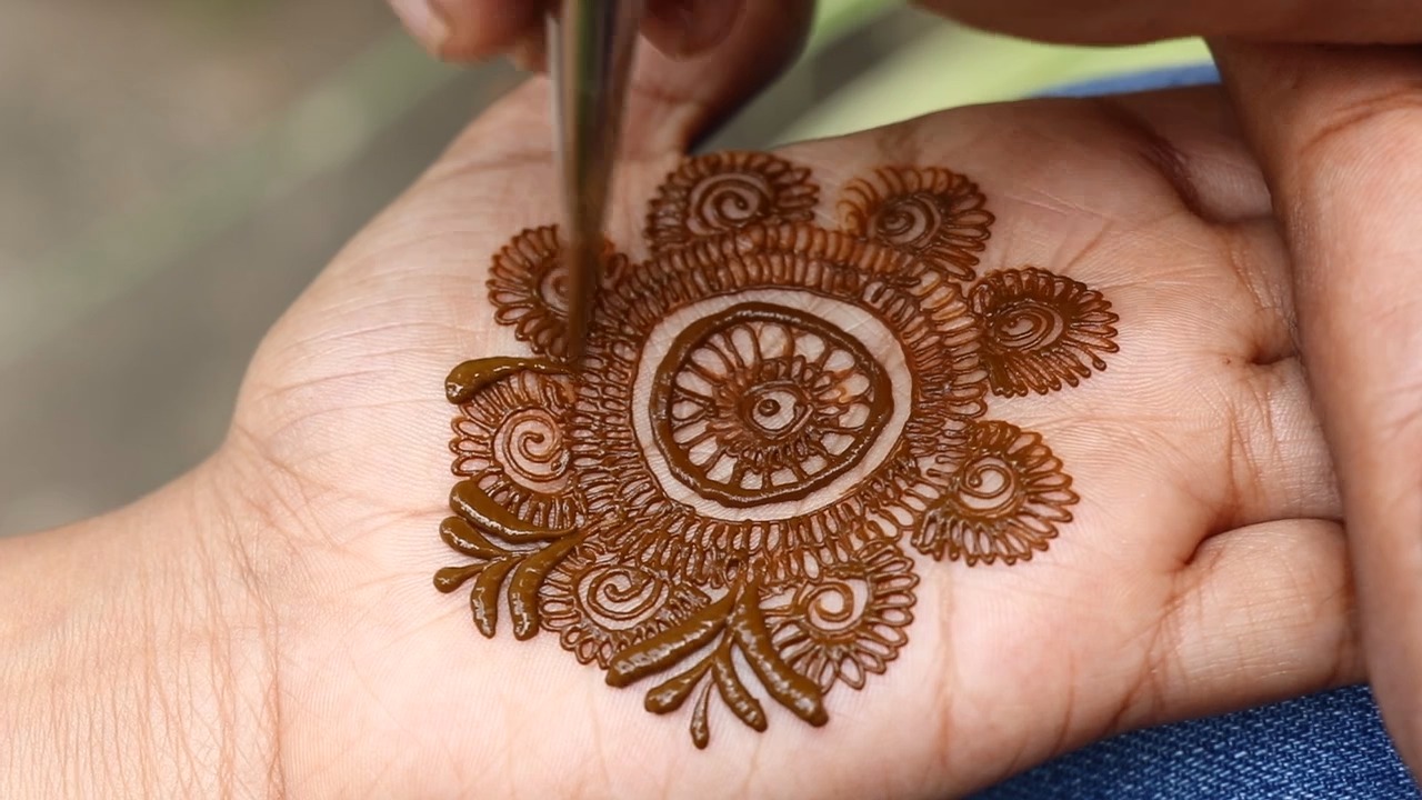 Happy Hariyali Teej 2021: हरियाली तीज पर लगाएं ये Latest Mehndi Designs, जानें कौन सबसे ज्यादा जचेगा आप पर