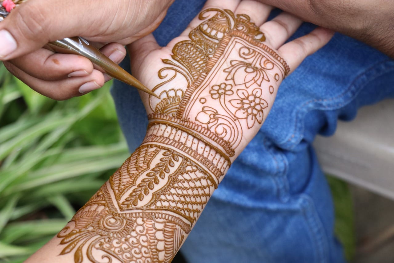 Happy Hariyali Teej 2021: हरियाली तीज पर लगाएं ये Latest Mehndi Designs, जानें कौन सबसे ज्यादा जचेगा आप पर