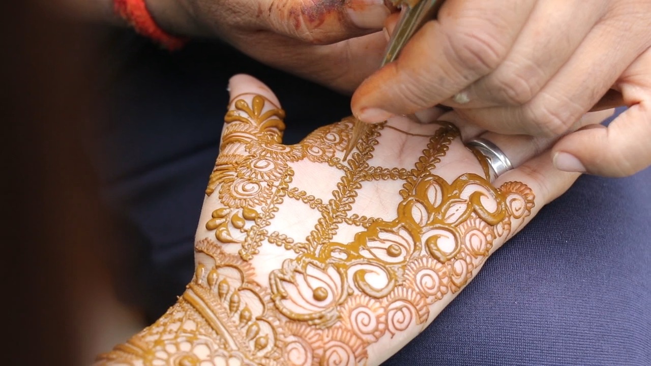 Happy Hariyali Teej 2021: हरियाली तीज पर लगाएं ये Latest Mehndi Designs, जानें कौन सबसे ज्यादा जचेगा आप पर