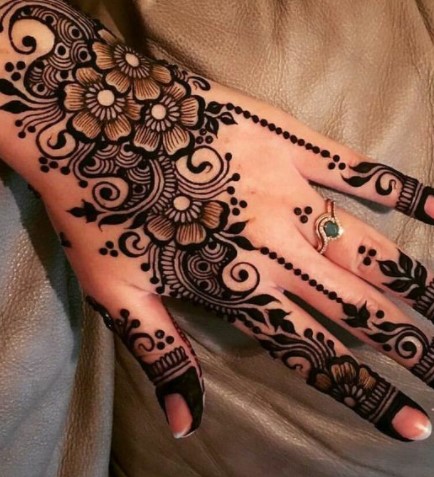 Happy Hariyali Teej 2021: हरियाली तीज पर लगाएं ये Latest Mehndi Designs, जानें कौन सबसे ज्यादा जचेगा आप पर