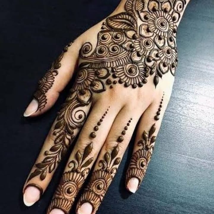 Hartalika Teej 2021: तीज पर आसानी से लगाएं मेहंदी, Simple Mehandi Design को करें ट्राई