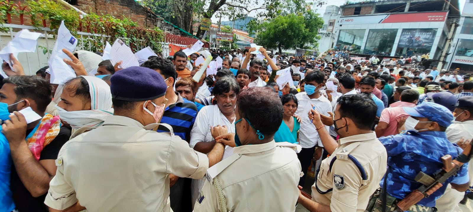 Bihar Panchayat First Phase Counting: रोहतास-मुंगेर में मुखिया पद पर महिलाओं ने मारी बाजी, देखें