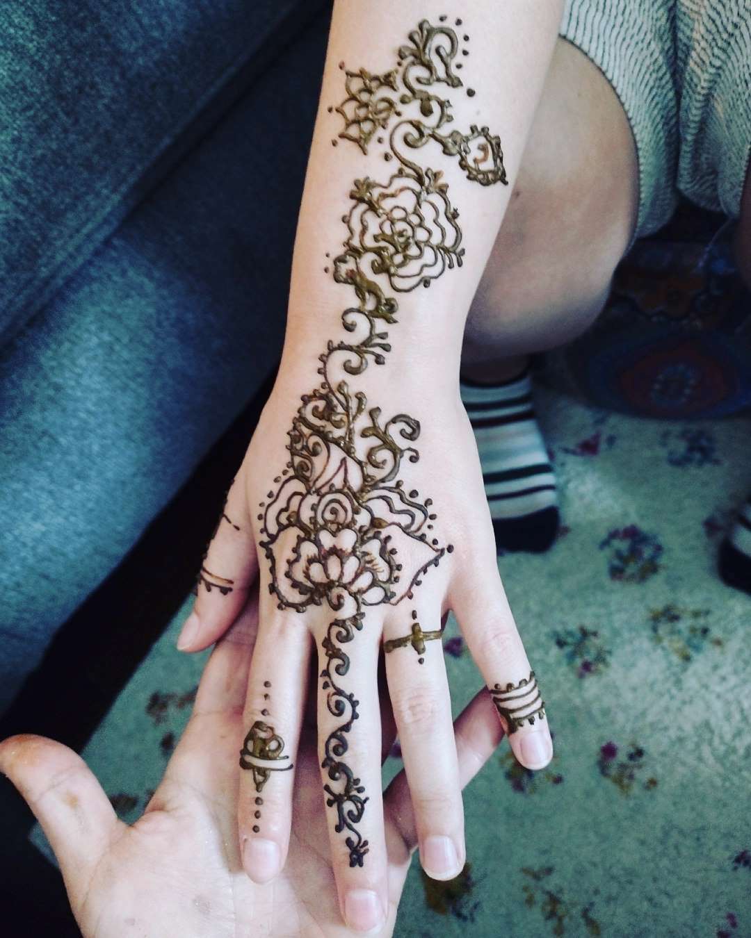 Hartalika Teej 2021: तीज पर आसानी से लगाएं मेहंदी, Simple Mehandi Design को करें ट्राई