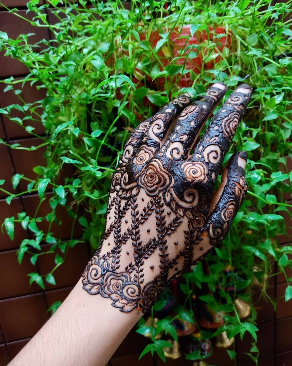 Hartalika Teej 2021: तीज पर आसानी से लगाएं मेहंदी, Simple Mehandi Design को करें ट्राई