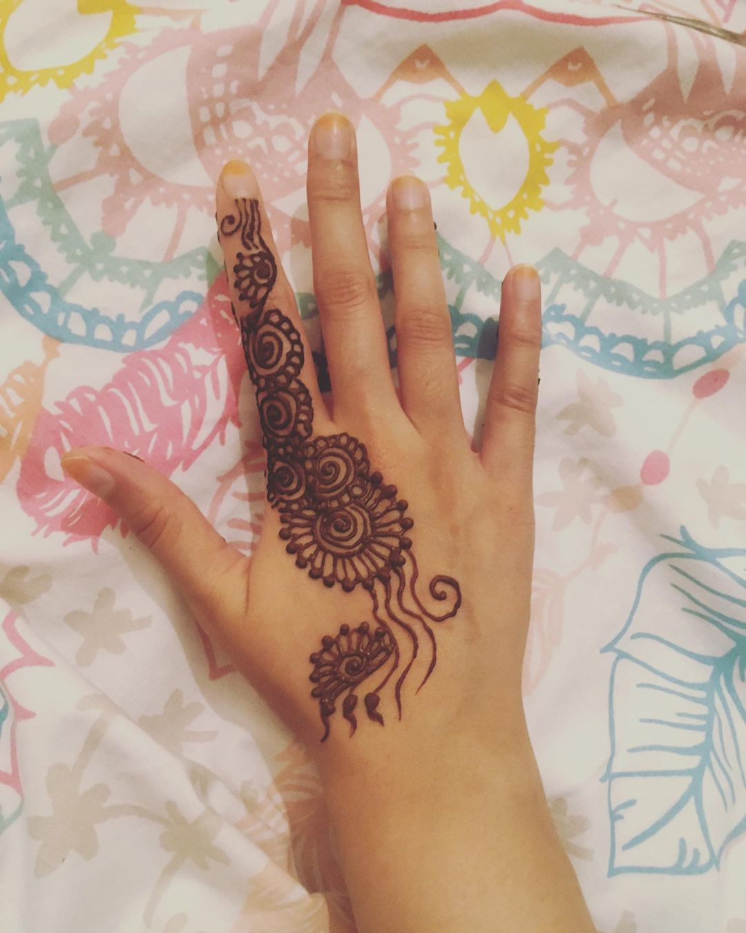 Hartalika Teej 2021: तीज पर आसानी से लगाएं मेहंदी, Simple Mehandi Design को करें ट्राई