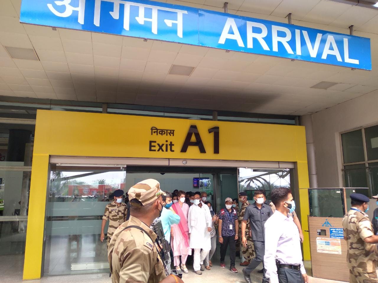 Priyanka Gandhi Varanasi: PM के गढ़ से प्रियंका की हुंकार, गृह राज्यमंत्री के इस्तीफे तक जारी रहेगी लड़ाई