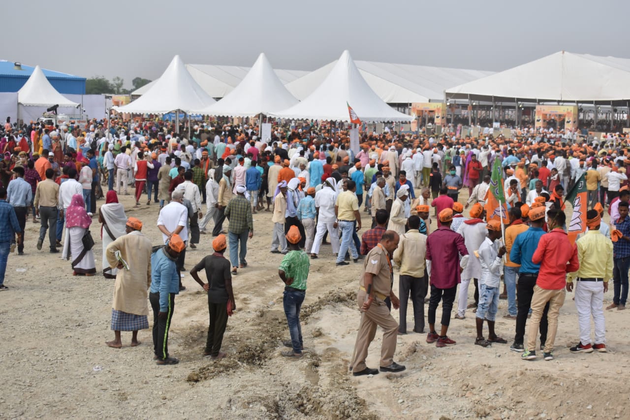 Narendra Modi in Varanasi : 'पहले विकास का पैसा भ्रष्टाचार में जाता था', वाराणसी में बोले पीएम मोदी