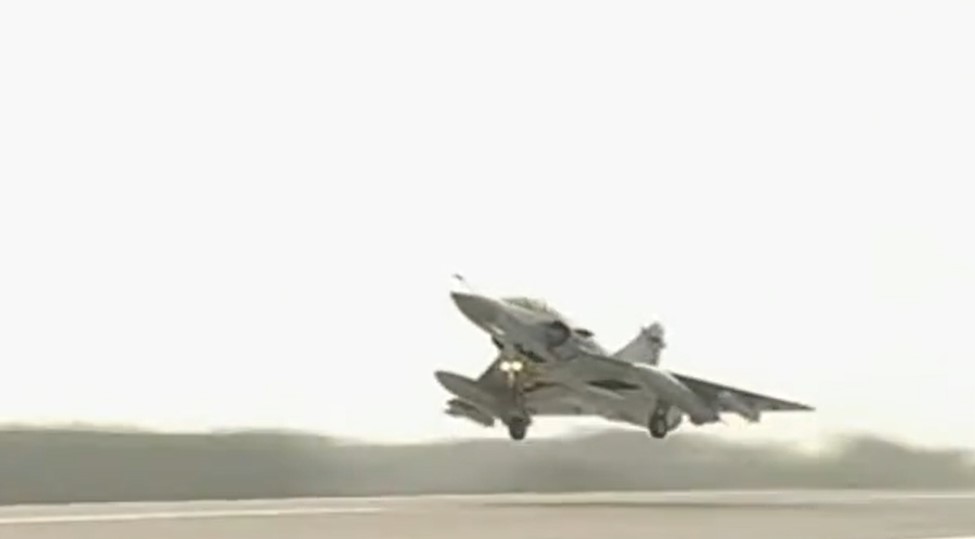 पूर्वांचल एक्सप्रेसवे उद्घाटन: एयरफोर्स की दिखी ताकत, शो में जेट्स की शानदार कलाबाजी