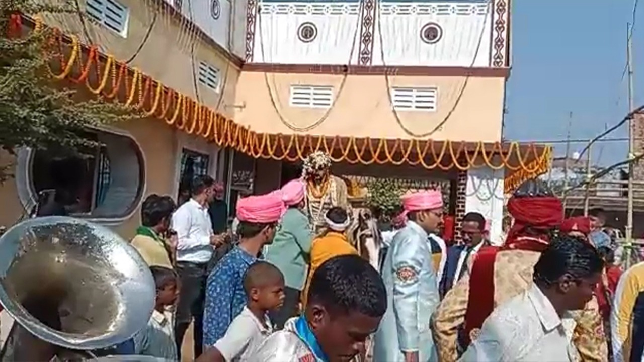 Shahabuddin Daughter Marriage:  200 गाड़ियों के साथ सिवान पहुंची बारात, खाने के लिए लगी लंबी कतार