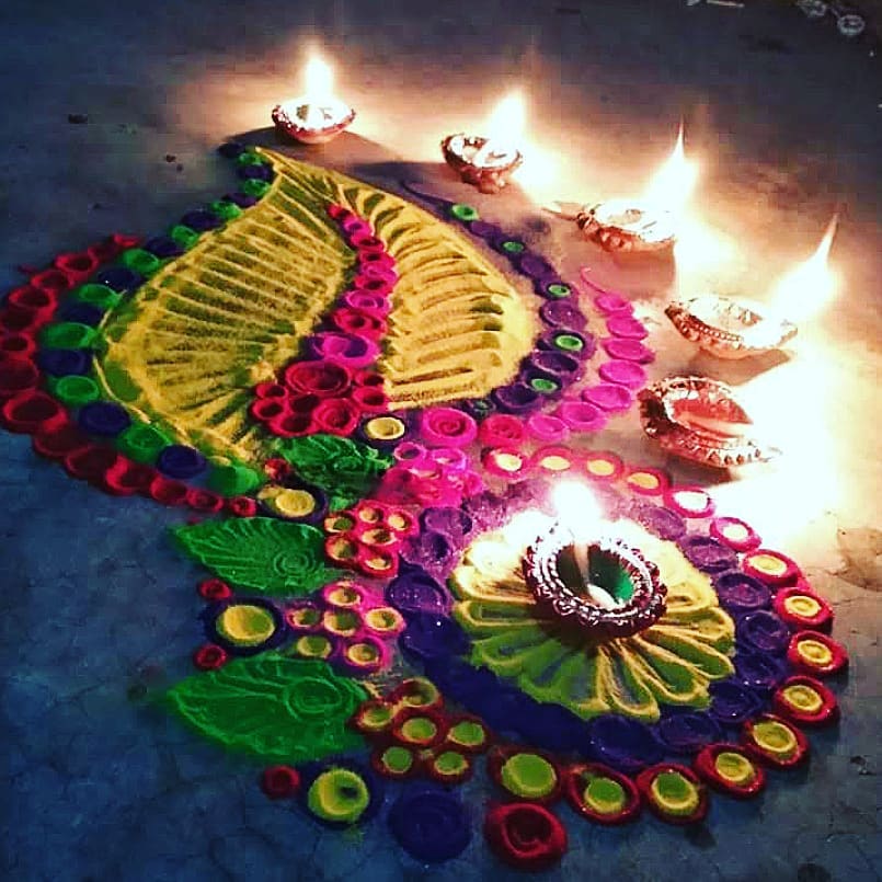 Diwali Simple Rangoli 2021: सरल रंगोली डिजाइन यहां से चुनें, इस दिवाली घर को सजाएं ट्रेंडी रंगोली से