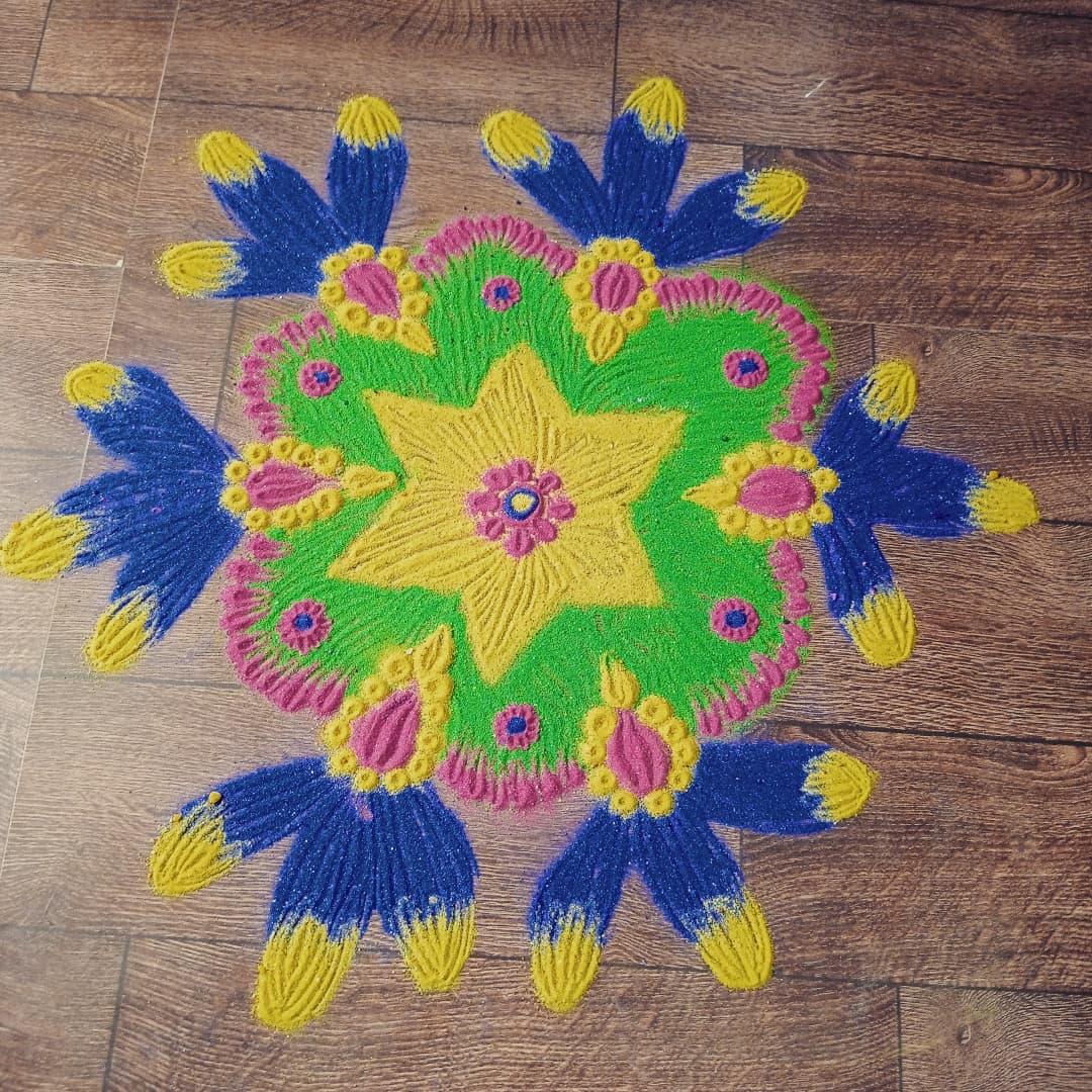 Diwali Simple Rangoli 2021: सरल रंगोली डिजाइन यहां से चुनें, इस दिवाली घर को सजाएं ट्रेंडी रंगोली से
