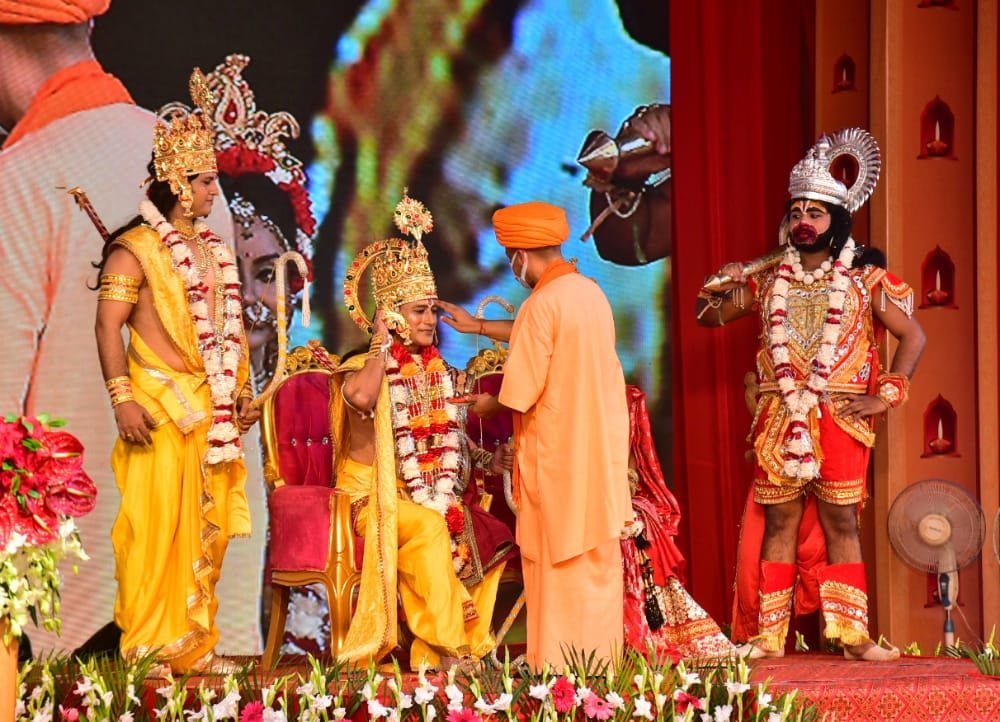 Ayodhya Deepotsav 2021 : अयोध्या जी में वर्ल्ड रिकॉर्ड, 12 लाख दीपक से रौशन रामनगरी, भक्तों की भारी भीड़