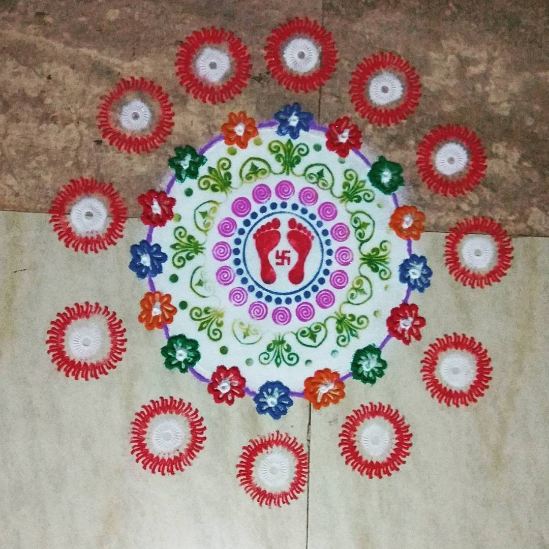 Diwali Simple Rangoli 2021: सरल रंगोली डिजाइन यहां से चुनें, इस दिवाली घर को सजाएं ट्रेंडी रंगोली से