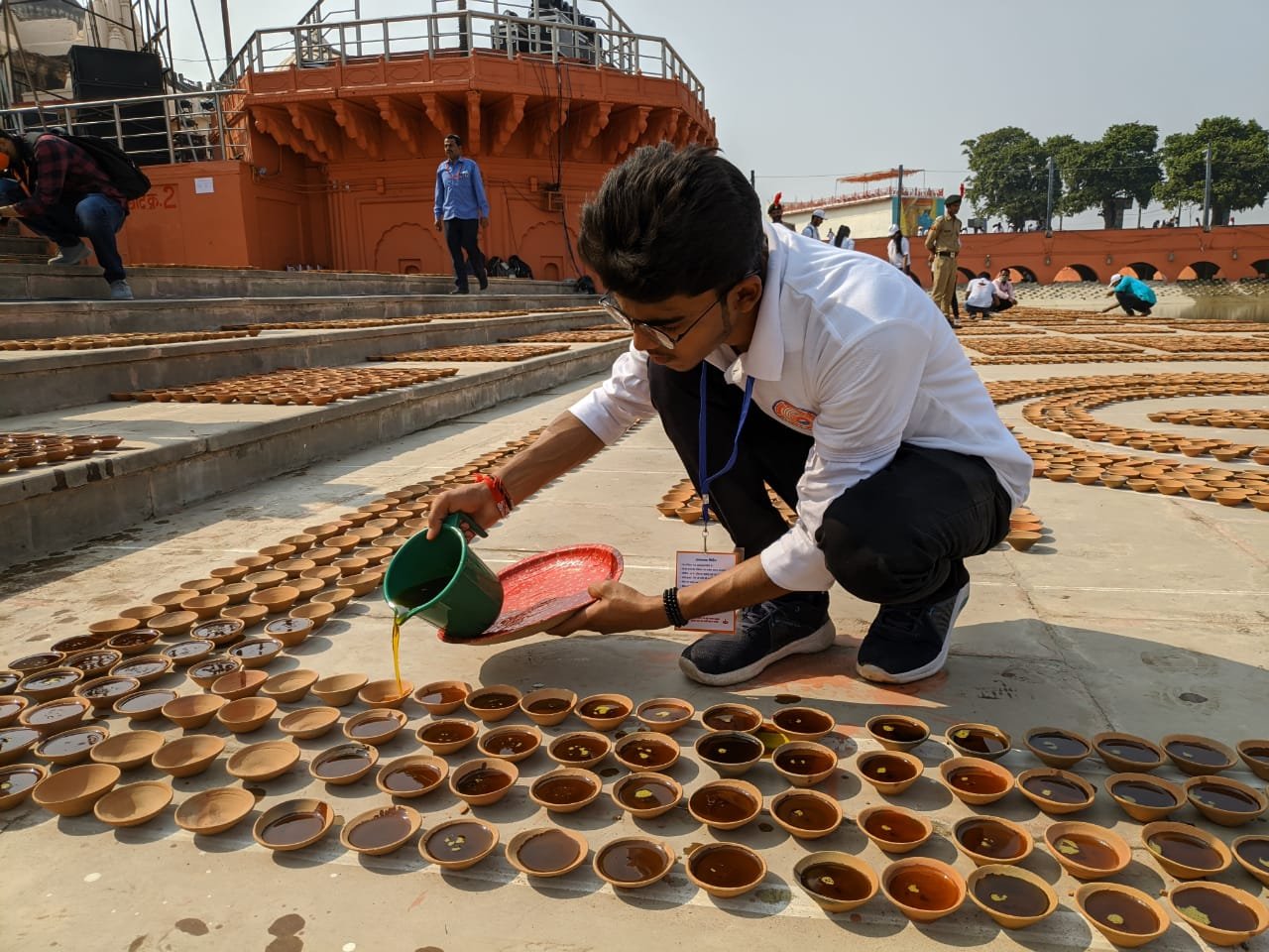 Ayodhya Deepotsav 2021 : अयोध्या जी में वर्ल्ड रिकॉर्ड, 12 लाख दीपक से रौशन रामनगरी, भक्तों की भारी भीड़
