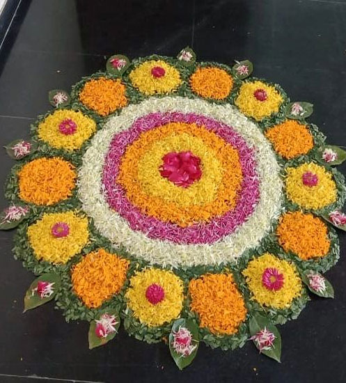Diwali Simple Rangoli 2021: सरल रंगोली डिजाइन यहां से चुनें, इस दिवाली घर को सजाएं ट्रेंडी रंगोली से