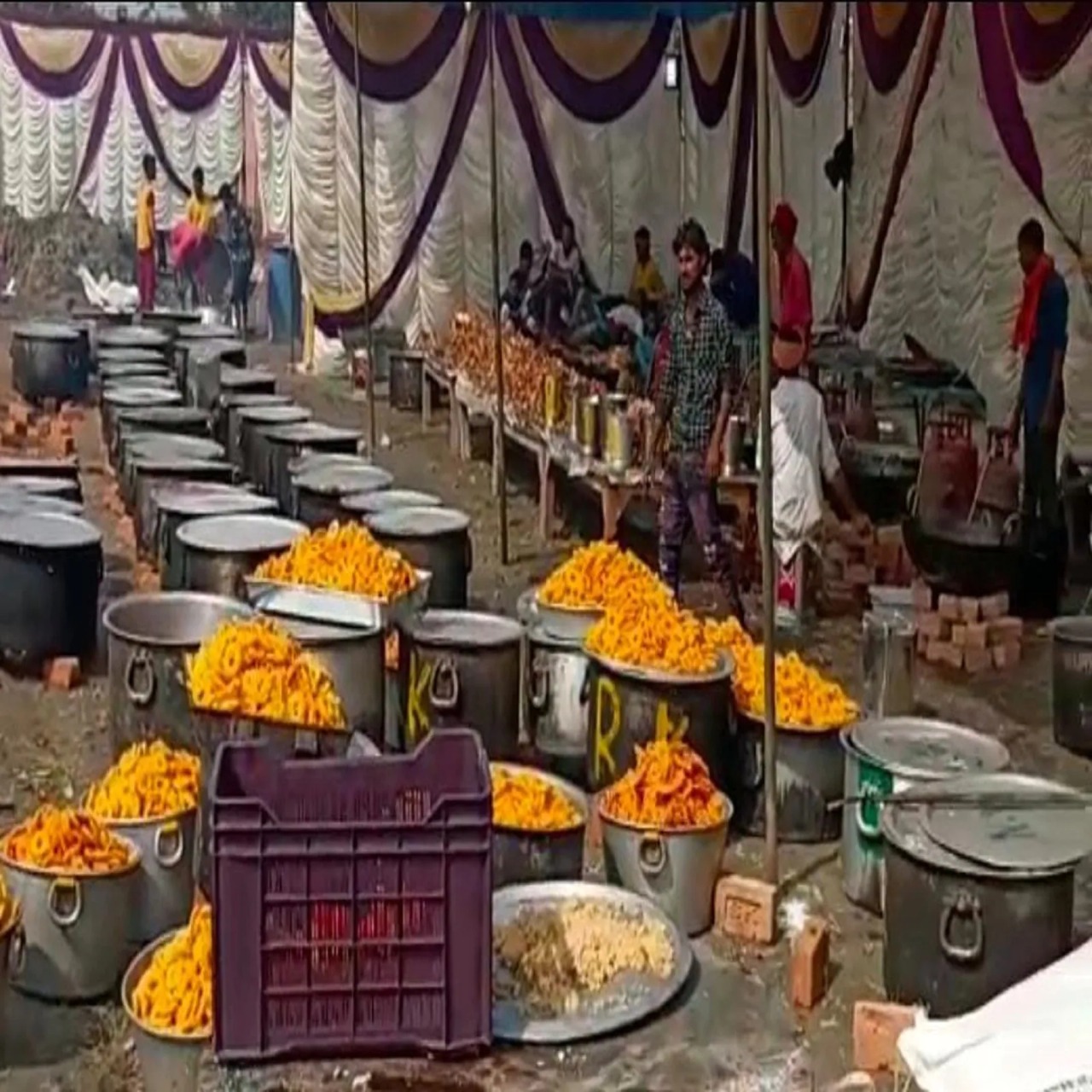 Shahabuddin Daughter Marriage:  200 गाड़ियों के साथ सिवान पहुंची बारात, खाने के लिए लगी लंबी कतार