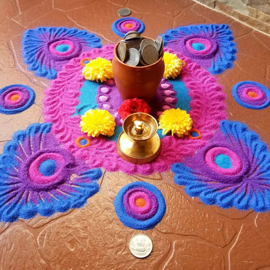 Diwali Simple Rangoli 2021: सरल रंगोली डिजाइन यहां से चुनें, इस दिवाली घर को सजाएं ट्रेंडी रंगोली से