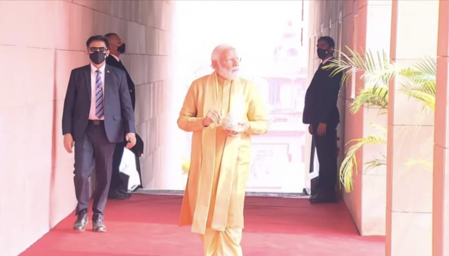 Narendra Modi in Varanasi Live: कुछ देर में काशी विश्वनाथ धाम जाएंगे पीएम मोदी, देखेंगे लाइटिंग की व्यवस्था
