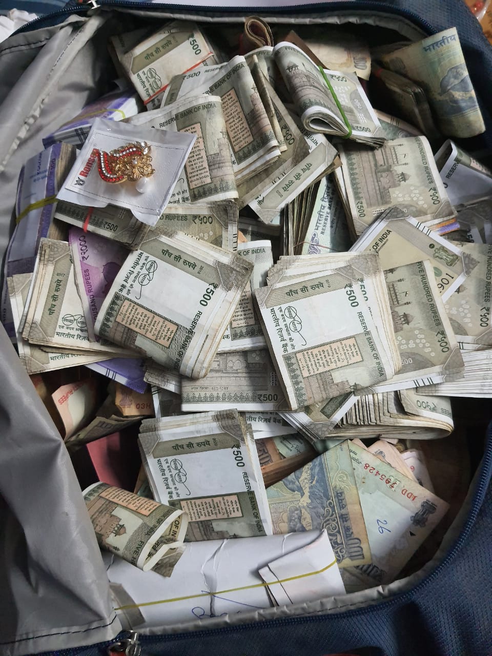 जमुई के जंगल से 1 क्विंटल विस्फोटक और हथियार बरामद, भागलपुर में कचरे पर रखा बम फूटा