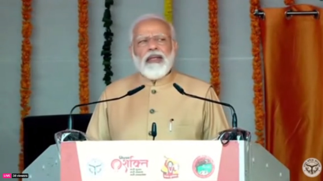 PM Modi Visit Prayagraj LIVE: PM मोदी ने महिला सशक्तिकरण को किया नमन, बोले- आज UP में सुरक्षा भी है, अधिकार भी