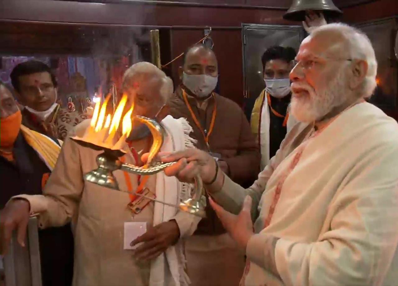 Narendra Modi in Varanasi Live: कुछ देर में काशी विश्वनाथ धाम जाएंगे पीएम मोदी, देखेंगे लाइटिंग की व्यवस्था