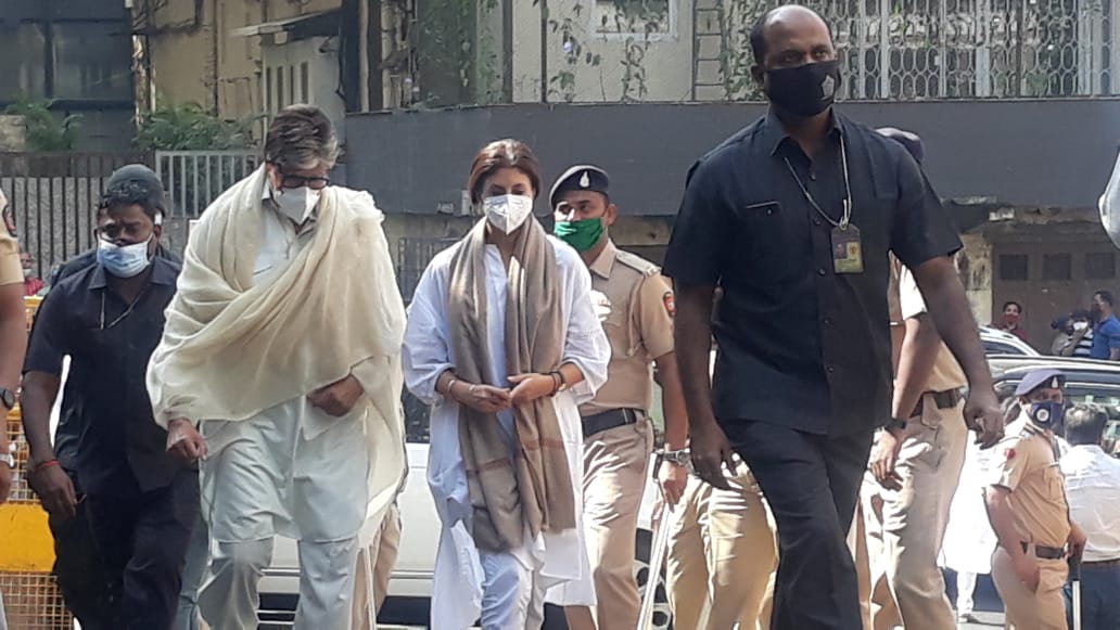 Lata Mangeshkar Death Updates: 
लता मंगेशकर पंचतत्व में विलीन, राजकीय सम्मान के साथ हुआ अंतिम संस्कार