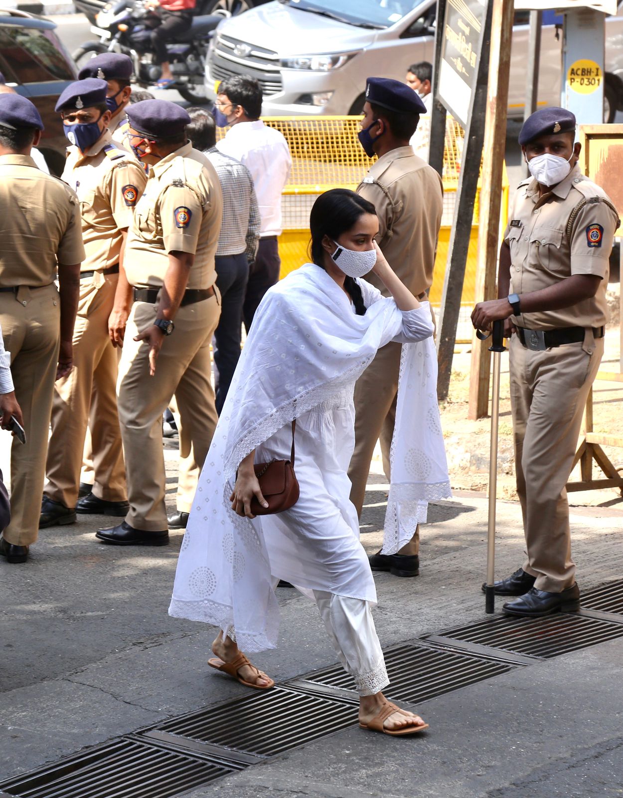 Lata Mangeshkar Death Updates: 
लता मंगेशकर पंचतत्व में विलीन, राजकीय सम्मान के साथ हुआ अंतिम संस्कार