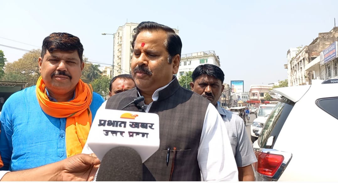 UP MLC Chunav 2022 Live: वोट देने में रायबरेली के जनप्रतिनिधि सबसे आगे, पढ़ें कहां कितनी हुई वोटिंग?