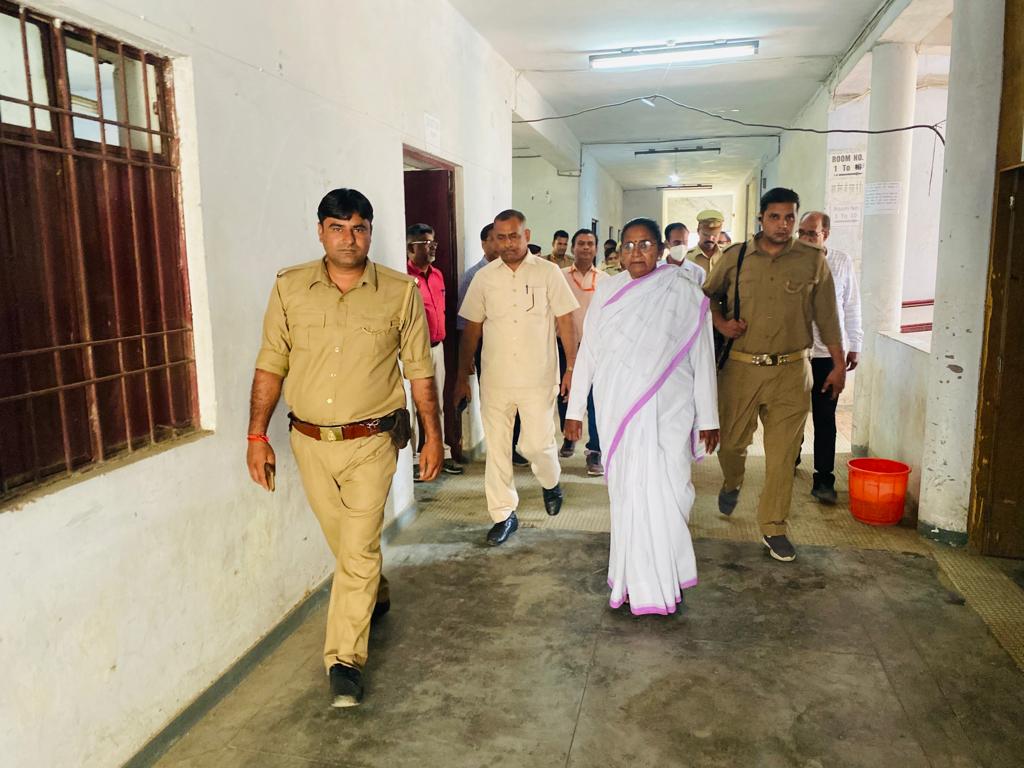 UP Breaking News Live Updates: सीएम योगी के मंत्री कर रहे ताबड़तोड़ दौरा 