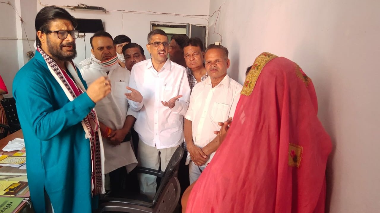 UP Breaking News Live: ललितपुर रेप का आरोपी एसएचओ तिलकधारी प्रयागराज से गिरफ्तार, फोन लोकेशन ने खोली पोल 