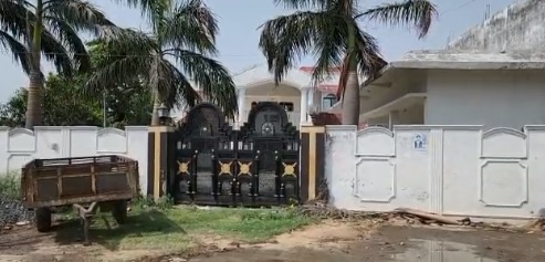 Lalu Yadav CBI Raid Live: राजद समर्थकों के हंगामे के बीच CBI टीम को गेट तक छोड़ने आए राबड़ी व तेजप्रताप