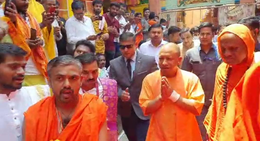 UP Breaking News Live: ज्ञानवापी मस्जिद में रोजाना से ज्यादा उमड़ी नमाज‍ियों की भीड़, सुरक्षा हुई सख्‍त