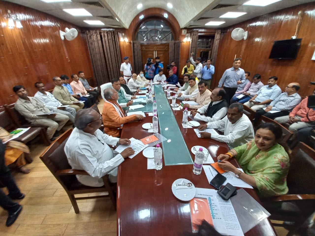 UP Breaking News Live: पेशी के लिए लखनऊ लाए गए आजम खान, सीबीआई कोर्ट में नगर निगम घोटाले की है सुनवाई 