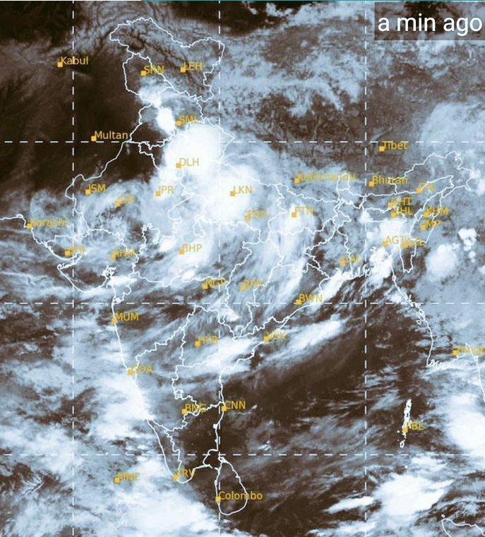 Weather Updates Live: लखनऊ में रिमझिम बारिश के बाद मौसम हुआ सुहावना, UP के लिए IMD ने जारी किया अलर्ट