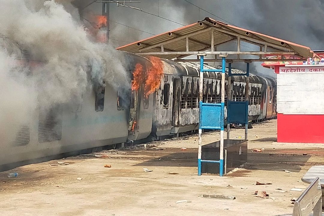 Agnipath Scheme Protest Live: बिहार के 12 जिलों में 22 सोशल साइटों पर तीन दिन के लिए बैन