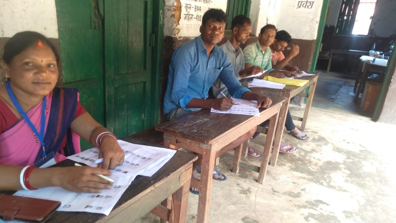 Mandar ByPolls Updates: शांतिपूर्ण संपन्न हुआ मांडर विधानसभा उपचुनाव, 60 फीसदी से अधिक हुई वोटिंग