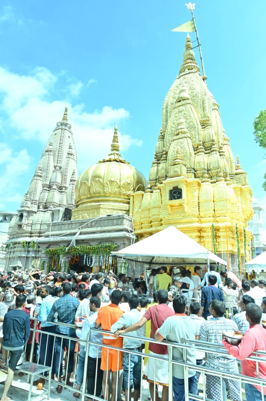 Sawan First Somwar 2022 Live: सावन का पहला सोमवार आज, शिवालयों में उमड़ी श्रद्धालुओं की भीड़