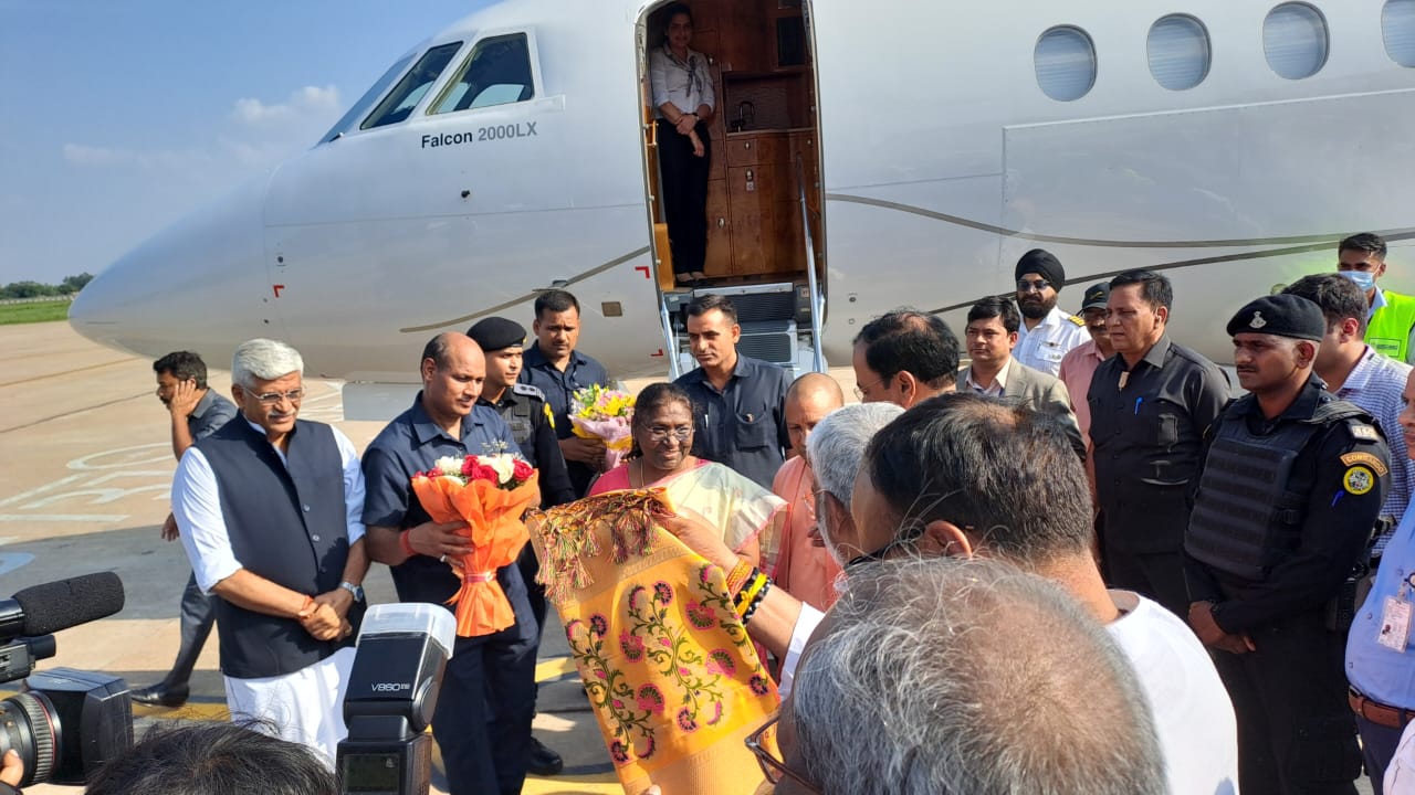 UP Breaking News Live: लखनऊ पहुंचीं NDA की प्रेसीडेंट पद की उम्मीदवार द्रौपदी मुर्मू, CM ने स्वागत किया